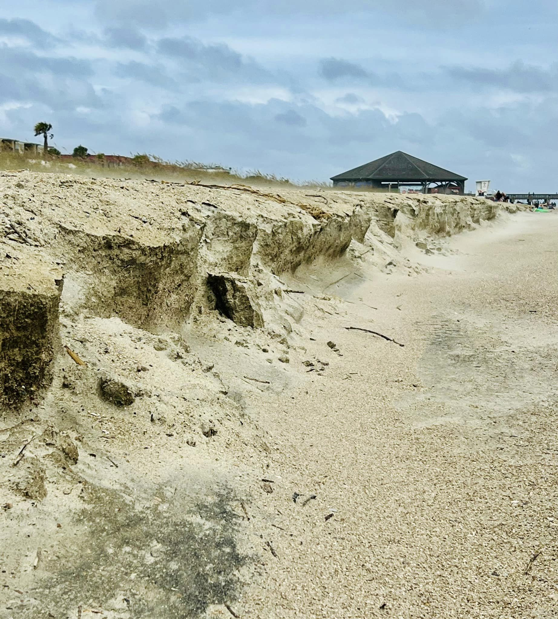 Autoridades de Tybee Island trabajan para reparar las playas erosionadas luego de las recientes tormentas