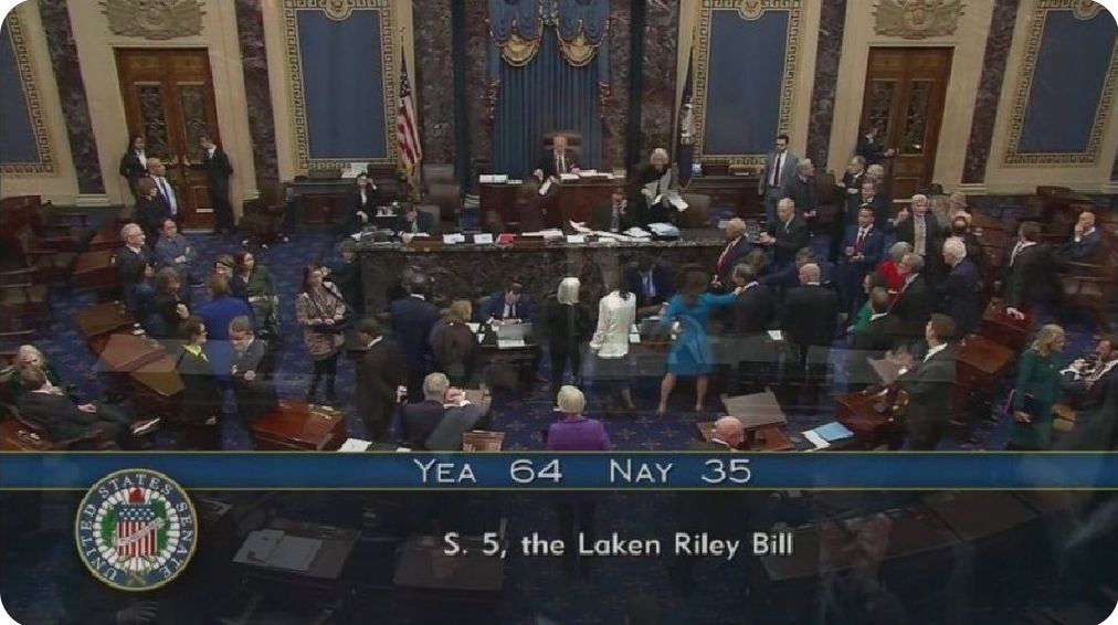 El Senado de Estados Unidos aprobó la Ley Laken Riley por 64 votos a favor y 35 en contra