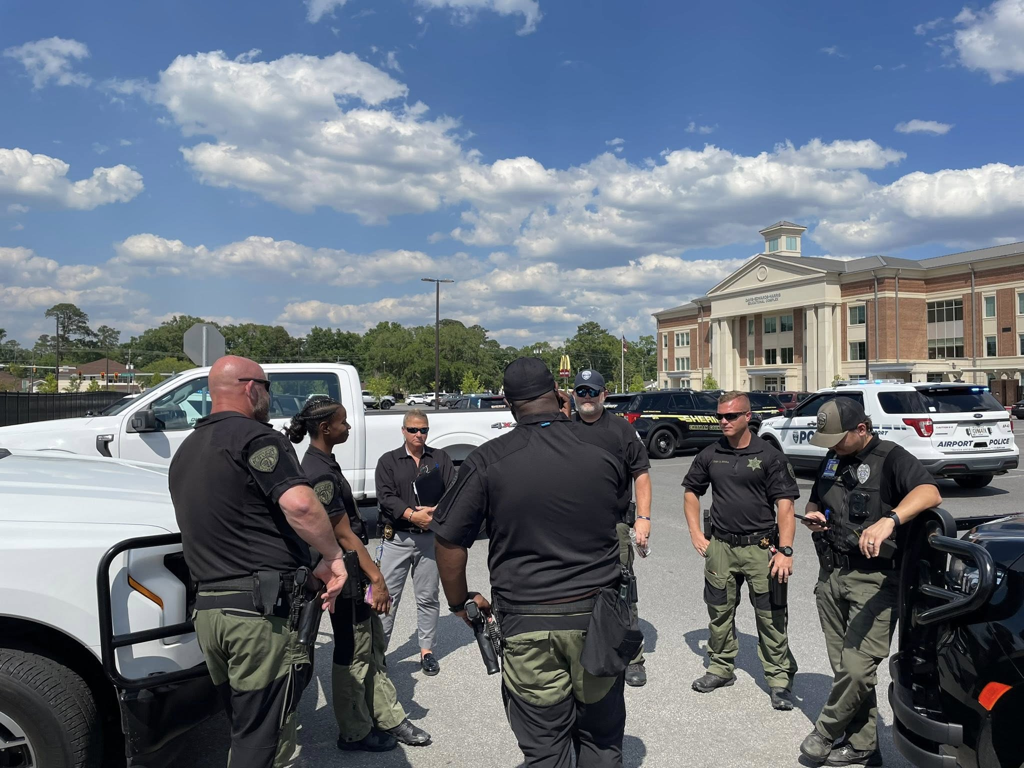 2 escuelas del SCCPSS fueron cerradas durante la tarde de hoy por amenaza de bomba días después de una situación similar en el Aeropuerto de Savannah