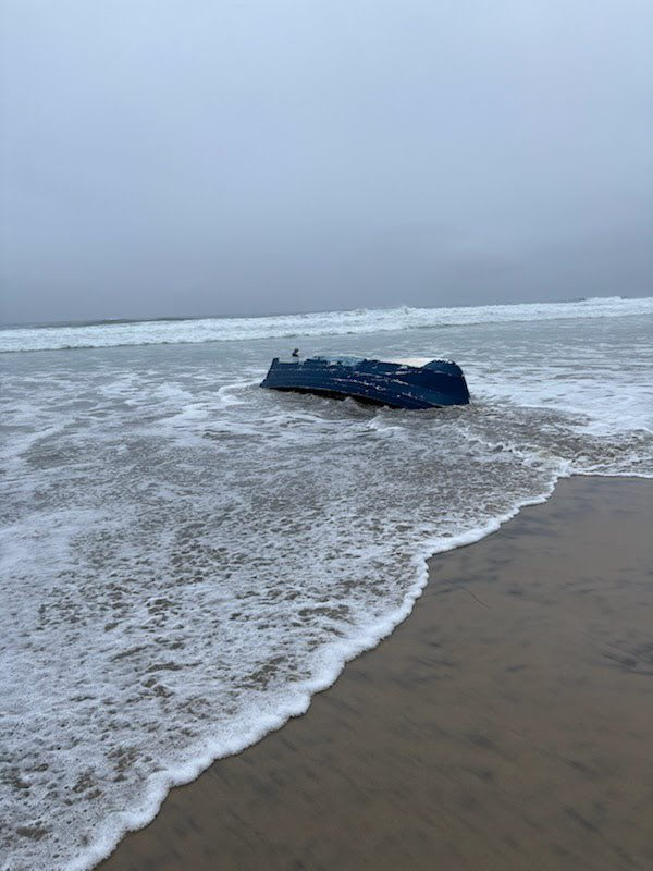 boat capsizes in san diego panga migrantes