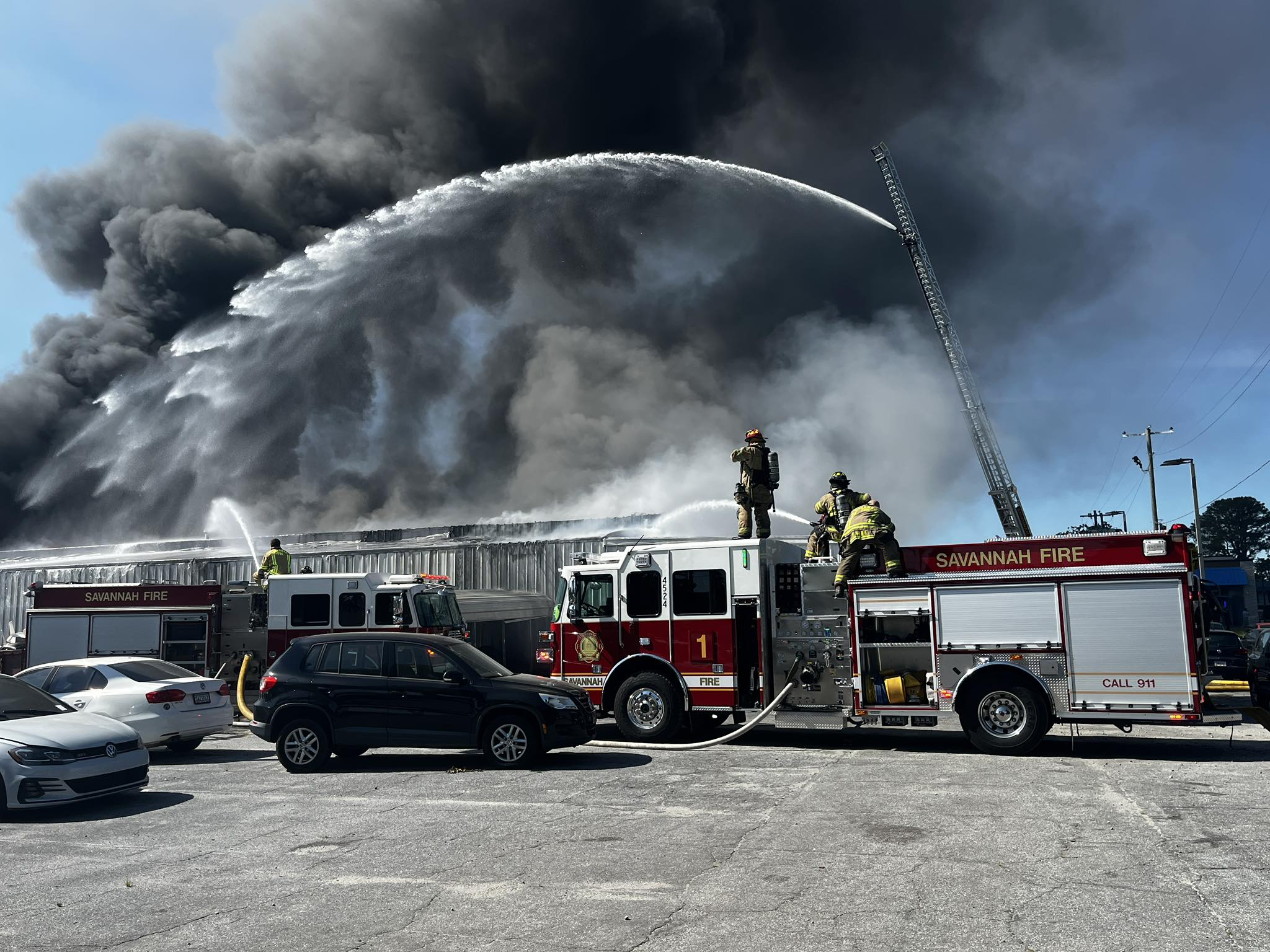 estructure fire savannah abercorn street white bluff concesionario