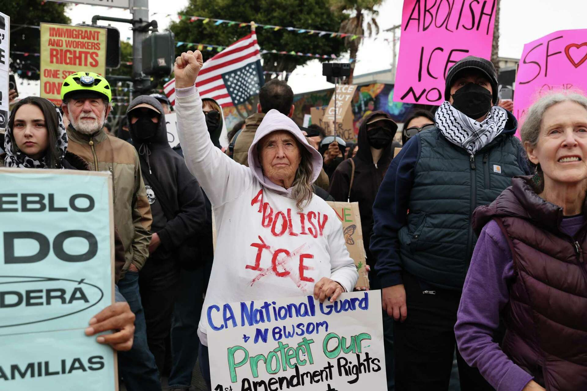 Más de 150 personas fueron arrestadas como resultado de las protestas contra el ICE en California